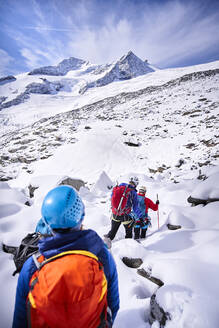 Group of mountaineers, Grossvendediger, Tyrol, Austria - PNEF02590