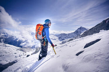 Female mountaineer, Grossvendediger, Tyrol, Austria - PNEF02592