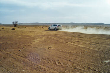 A 4x4 car at high speed through the desert of Morocco - CAVF83354