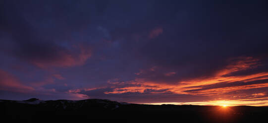 Sonnenuntergang im isländischen Hochland - CAVF83384