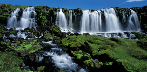 Unbenannter Wasserfall im Hochland von Island - CAVF83399