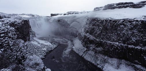Der majestätische Wasserfall Dettifoss in der Jökulsárgljúfur-Schlucht - CAVF83401