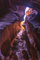 Das Innere des Antelope Canyon, Farbe und Texturen - CAVF83542