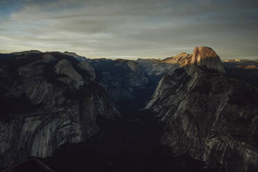 Half Dome bei Sonnenuntergang vom Gletscherpunkt aus - CAVF83553