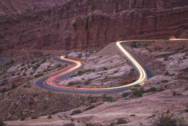 Autotrails auf den Straßen des Arches-Nationalparks - CAVF83555