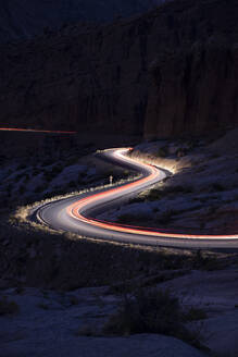 Autospuren auf den Straßen im Arches National Park - CAVF83556