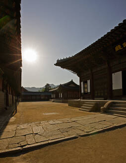 Foto von Innenhof und Gebäuden des Königspalastes Gyeongbokgung - CAVF83635