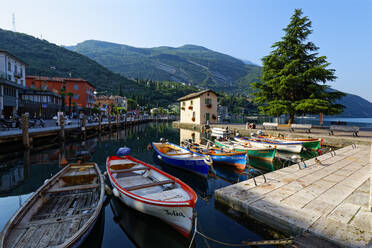 Italy, Trentino, Torbole, Lake Garda, Boats moored in harbor - UMF00927