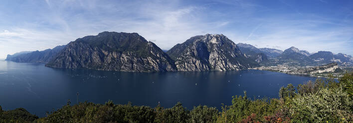 Italy, Trentino, Torbole, Lake Garda surrounded with mountains  - UMF00936