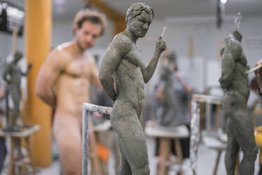 Sculpture and naked model in the background - FBAF01568