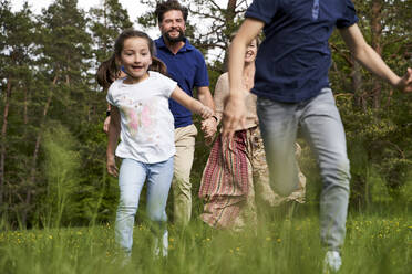 Family running on grass - AUF00525