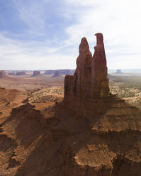 Luftaufnahmen der Wüstenlandschaft des ikonischen Monument Valley i - CAVF83737