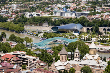 Brücke des Friedens über den Fluss Kura in der Stadt Tiflis, Georgien - WVF01786