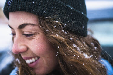 Frau Gesicht Detail mit Schnee im Haar - CAVF84266