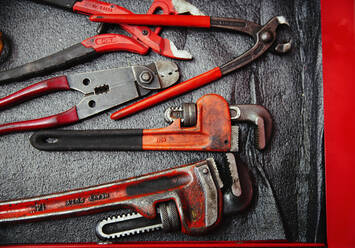 Red wrenches and pliers - HOXF06450