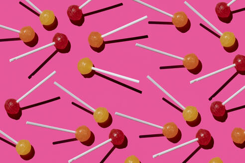 Pattern of lollipops against pink background - GEMF03818