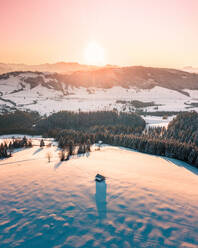 Luftaufnahme von Raten und Tradition Schweizer Hütte, Schweiz - AAEF08878