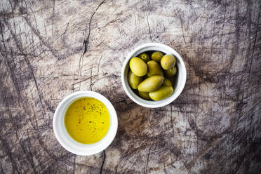 Bowls of olive oil and fresh olives - GIOF08361