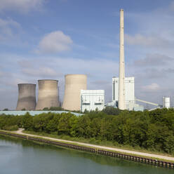 Germany, North Rhine-Westphalia, Werne, Bank of Lippe river and Gersteinwerk power station - WIF04274