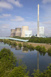 Germany, North Rhine-Westphalia, Werne, Bank of Lippe river and Gersteinwerk power station - WIF04275