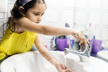 Girl washing her hands at home - EGAF00142