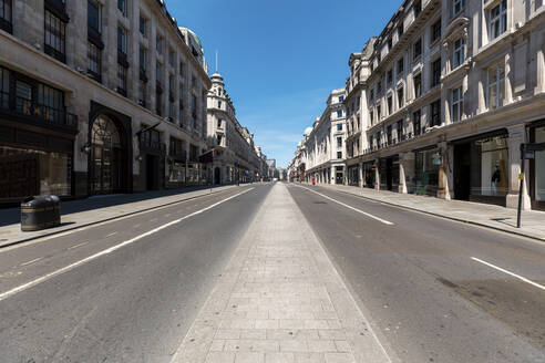 UK, London, Empty Regent's street on a sunny day - WPEF03018