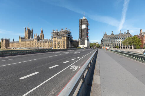 Großbritannien, London, Westminster Bridge, Big Ben und Westminster Palast im Hintergrund - WPEF03022