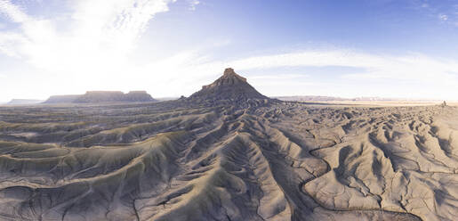Erosion malt ein abstraktes Bild in den Badlands im Hinterland von Utah - CAVF84676