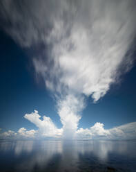 Sturmwolken ziehen über den Golf von St. Petersburg, Florida - CAVF84820