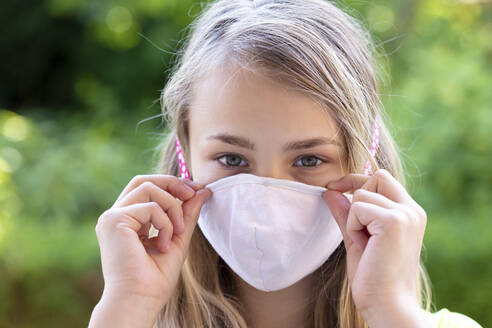 Close-up of girl wearing face mask - JFEF00945