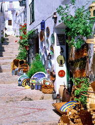 Weg im Dorf, Frigiliana, Andalusien, Costa del Sol, Spanien, Mittelmeer, Europa - RHPLF15145