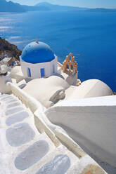 Kirche in Oia, Insel Santorin, Kykladen, Griechische Inseln, Griechenland, Europa - RHPLF15147