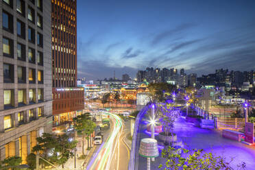 Seoul 7017 Skygarden and Seoul Station at dusk, Seoul, South Korea, Asia - RHPLF15155