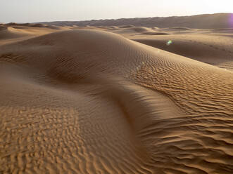 Sanddünen in der Wüste Ramlat Al Wahiba, auch bekannt als das Leere Viertel, Sultanat Oman, Naher Osten - RHPLF15198