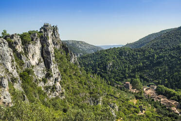 St.-Guilhem-le-Desert, ein mittelalterliches Dorf auf dem Jakobsweg nach Santiago de Compostela, Gellone-Tal, Herault, Okzitanien, Frankreich, Europa - RHPLF15215