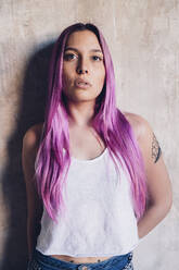 Portrait of a stylish young woman with pink hair - MEUF00751