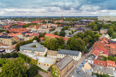 Schweden, Schonen, Lund, Luftaufnahme der historischen Altstadt mit klarer Horizontlinie im Hintergrund - TAMF02246