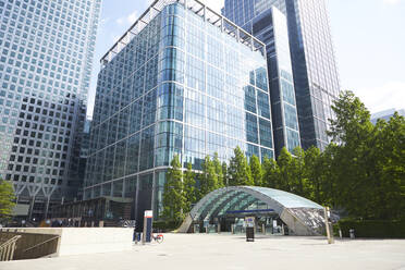 UK, England, London, Entrance of Canary Wharf Tube Station - PMF01090