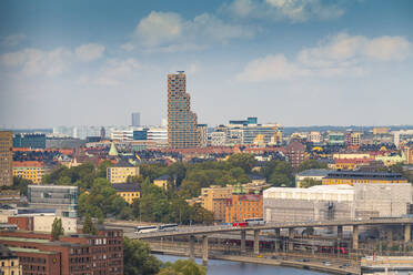 Schweden, Sodermanland, Stockholm, Luftaufnahme der Stadtteile Norrmalm und Vasastan mit dem Wolkenkratzer Norra Tornen im Hintergrund - TAMF02269