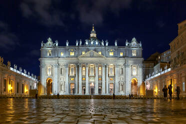 Low Angle View Of St Peter Basilica Against Sky At Night - EYF06098