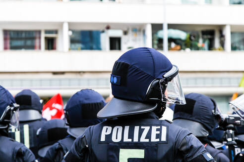 Polizeigewalt gegen Gebäude in Frankfurt - EYF06330
