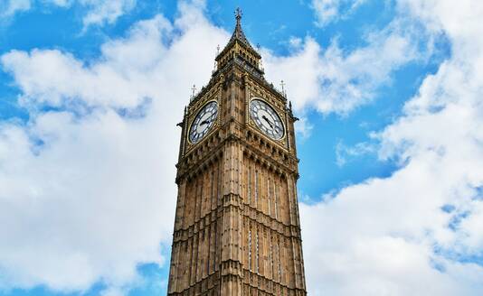 Low Angle View Of Big Ben Against Cloudy Sky - EYF06347