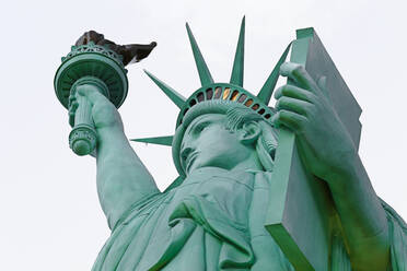 Freiheitsstatue gegen klaren Himmel - EYF06356