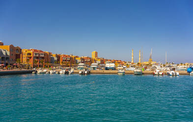 Egypt, Red Sea Governorate, Hurghada, Boats moored in harbor of seaside city - TAMF02288