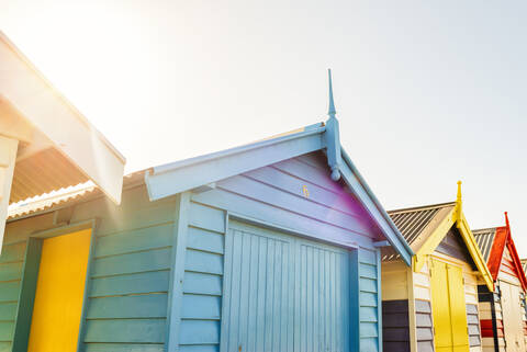 Hütten am Brighton Beach bei klarem Himmel, Melbourne, Australien, lizenzfreies Stockfoto