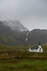 UK, Südgeorgien und Südliche Sandwichinseln, Grytviken, Abgelegene Kirche in der Antarktis - RUNF03562