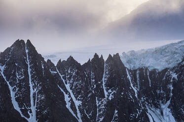 Schwarzes Küstengebirge auf Elephant Island - RUNF03601