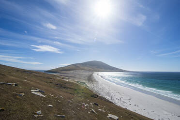 UK, Falkland Islands, Sun shining over Neck of Saunders Island - RUNF03625