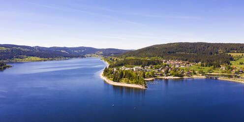 Deutschland, Baden-Württemberg, Schluchsee, Luftbild des Schluchsees im Frühling - WDF06053