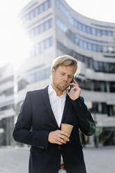 Businessman on the phone in the city - JOSEF00850